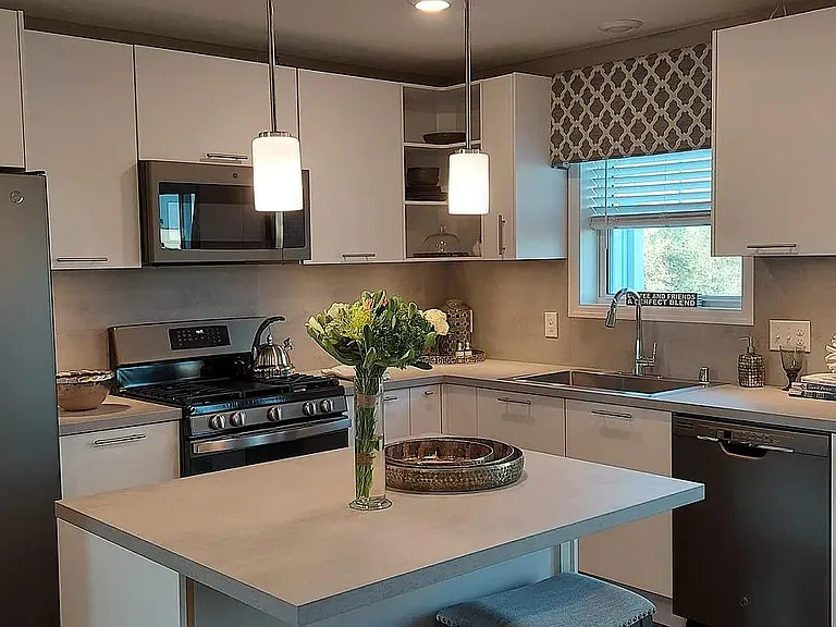 1015 Field Ct — Photo 1