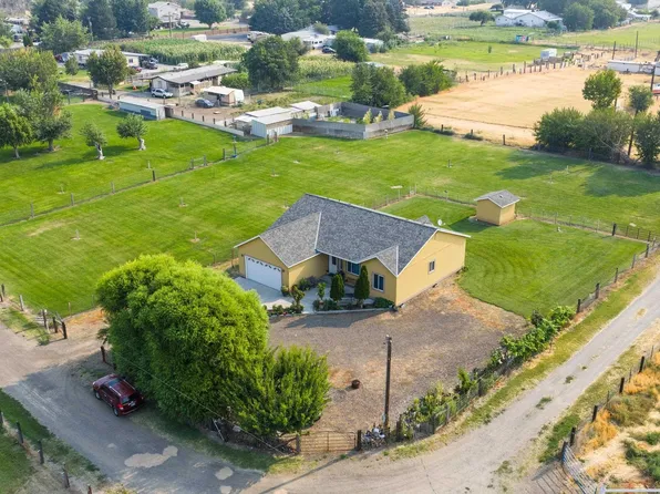 16711 S 1996th Pr SE, Kennewick, WA 99337