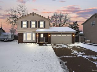285 Roseland Dr, Canton, MI 48187