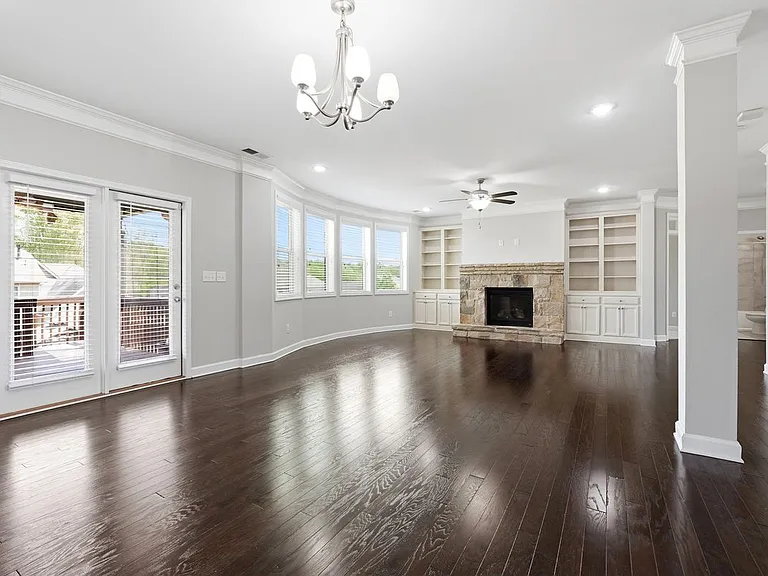 304 Cochin Dr — Photo 9