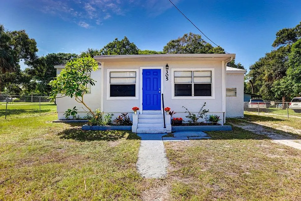 305 N 13th St