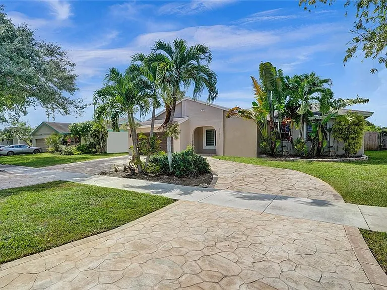 11627 SW 50th St — Photo 53