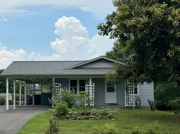 513 N Moore St, Waterloo, IL 62298
