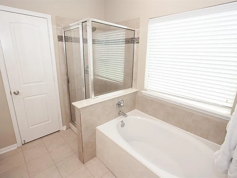 1508 Brook Hollow Dr — Photo 9