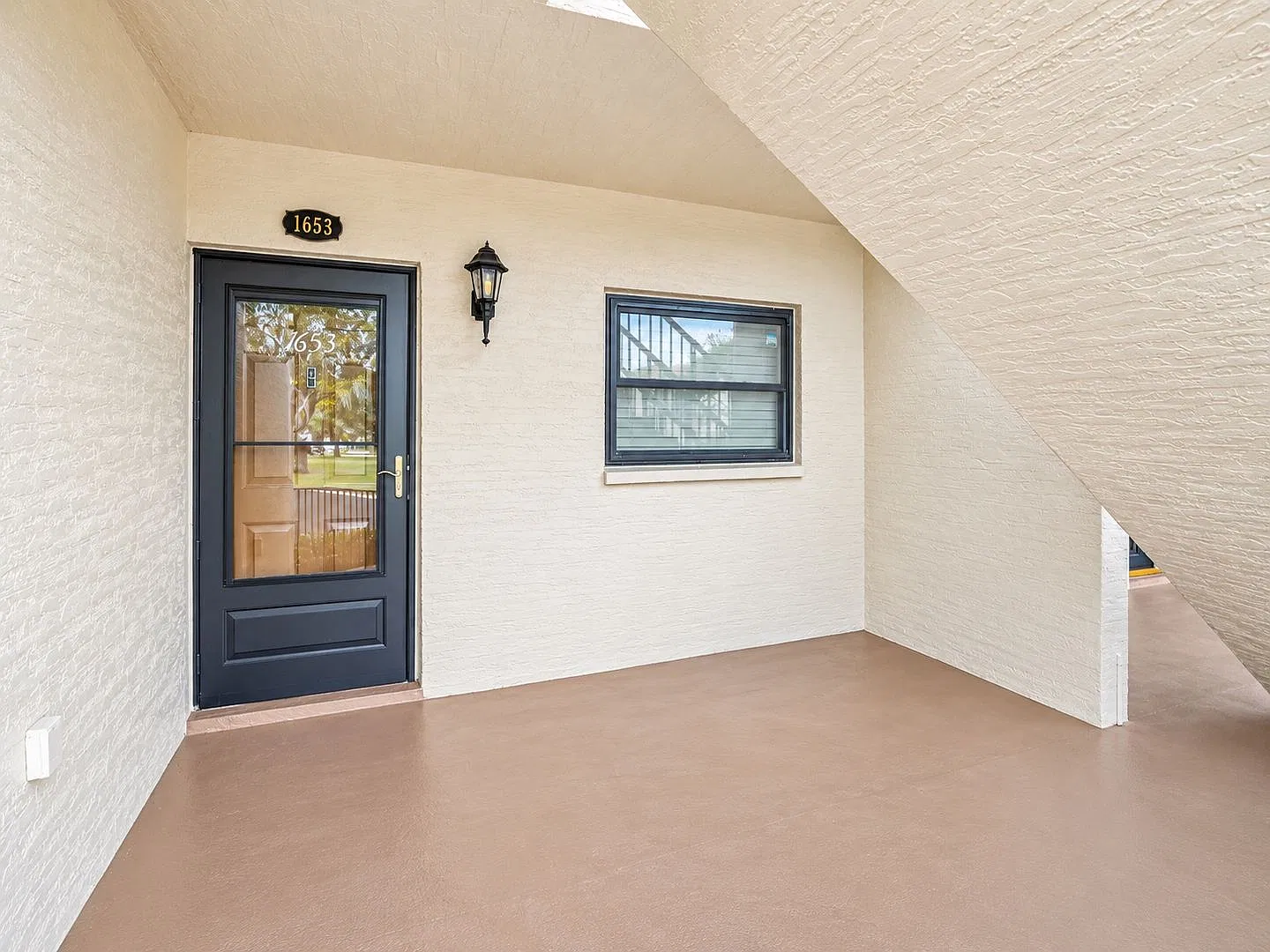 Ultra Clean 2BD/2BTH Condo in Tarpon Springs! — Photo 3