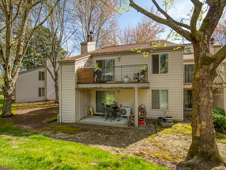 10047 SW Trapper Ter — Photo 1