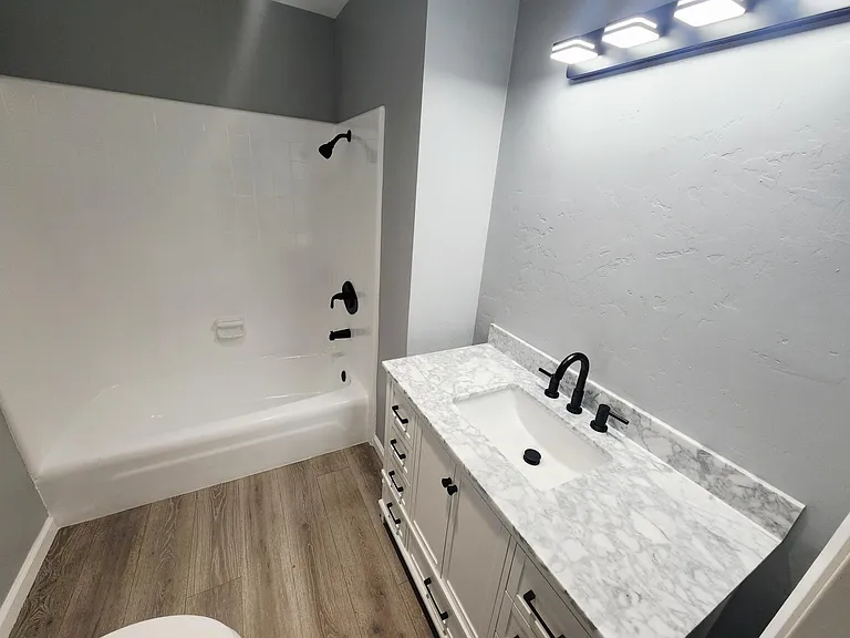 2836 Washington St — Photo 4