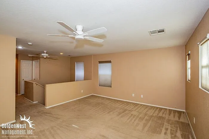 3 bed, 2.5 bath, 2038 sqft, $2,200 — Photo 4