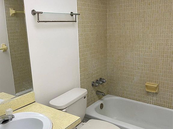 5th image of 1701 NW 46th Avenue #209