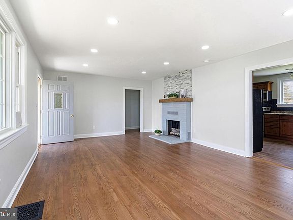 5th image of 245 Theodore Rd
