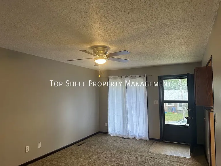 2142 SE 9th St — Photo 3