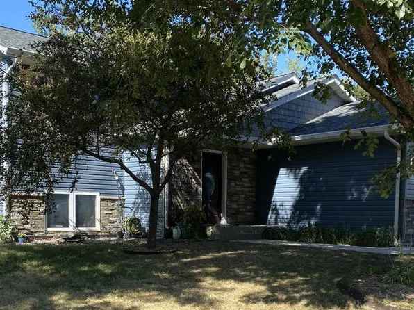 1137 Prairie View Dr SW, Hutchinson, MN 55350