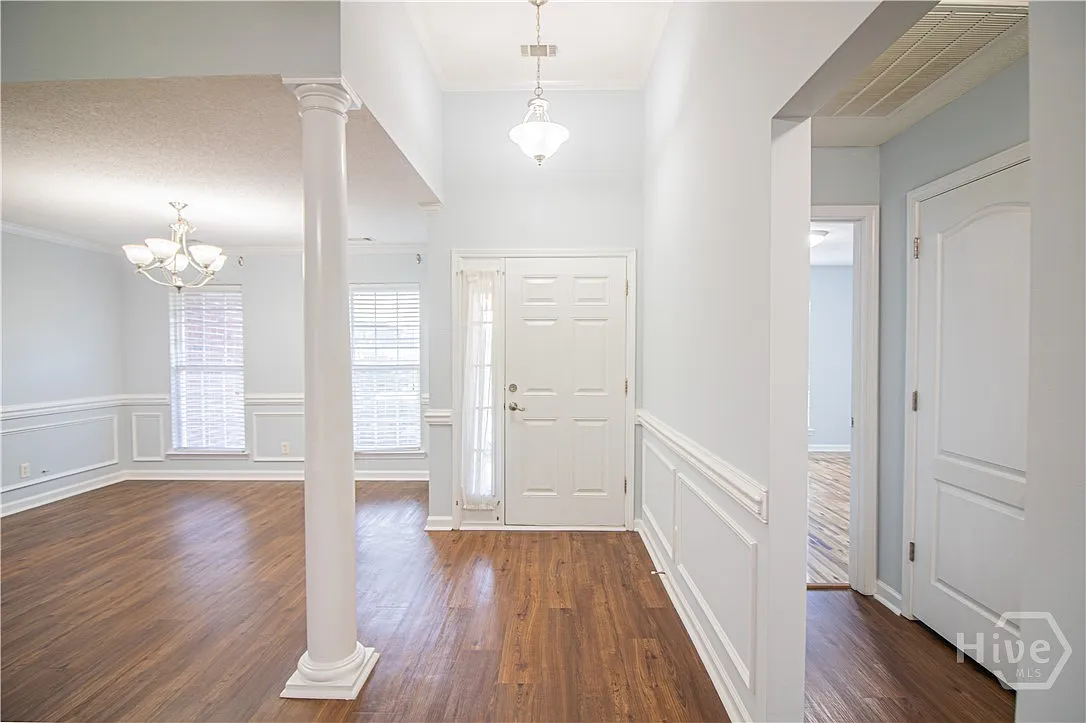 3 bed, 2.0 bath, 1555 sqft, $2,150 — Photo 3