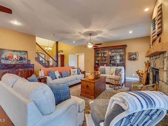 5th image of 113 Ridgecrest Dr