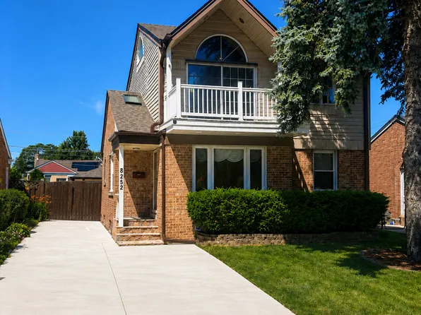 8252 N Caldwell Ave, Niles, IL 60714