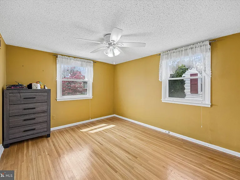 805 Selma St — Photo 22