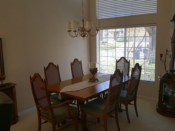 3rd image of 1274 E Le Parc Dr