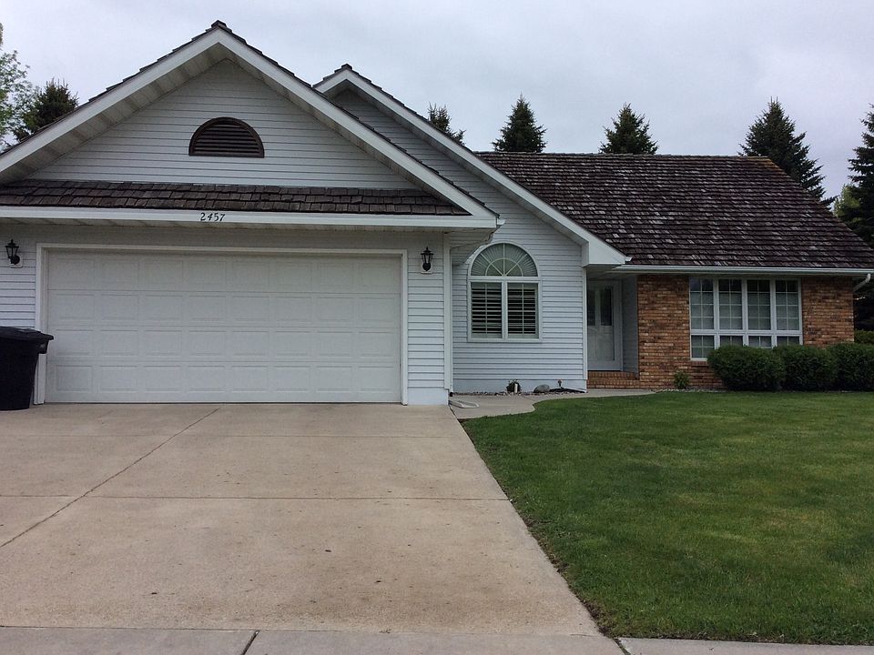 1st image of 2457 Glen Cir