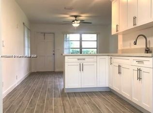 215 SW 10th St, Hallandale, FL 33009