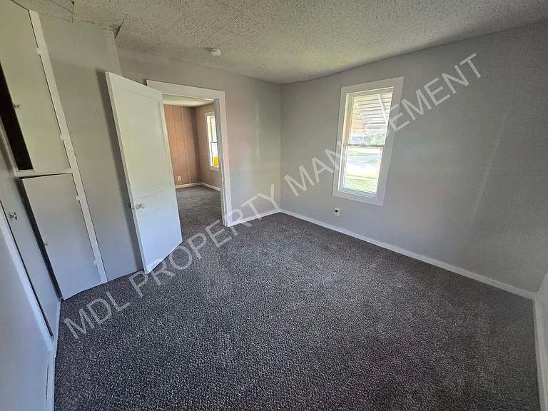 402 Wellington St — Photo 7