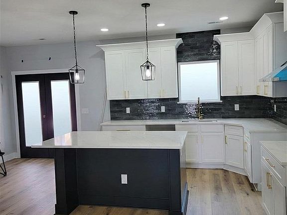 2nd image of 2480 Lake Rd