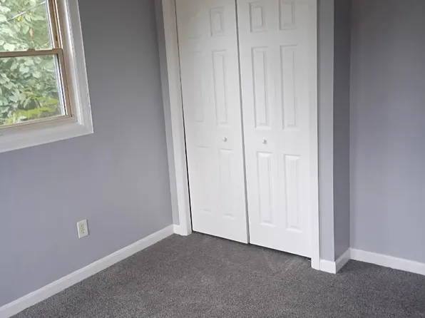 5852 Curry Rd, Pittsburgh, PA 15236