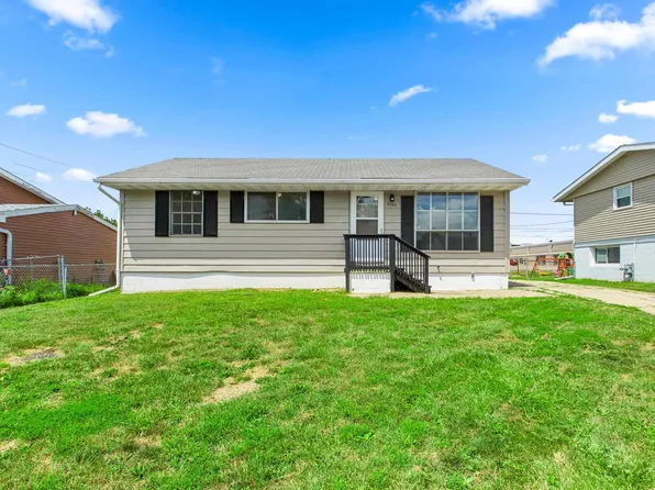 2282 Knollaire Dr, Washington, IL 61571