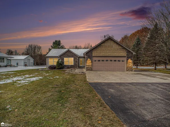 11067 Seymour Rd, Montrose, MI 48457