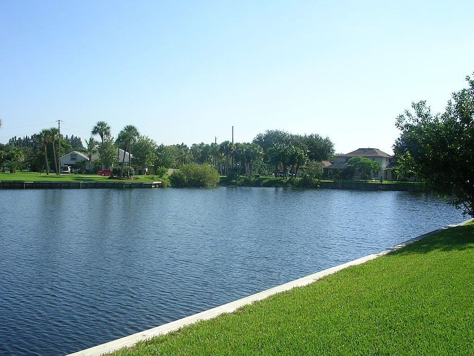 1st image of 470 River Moorings Dr