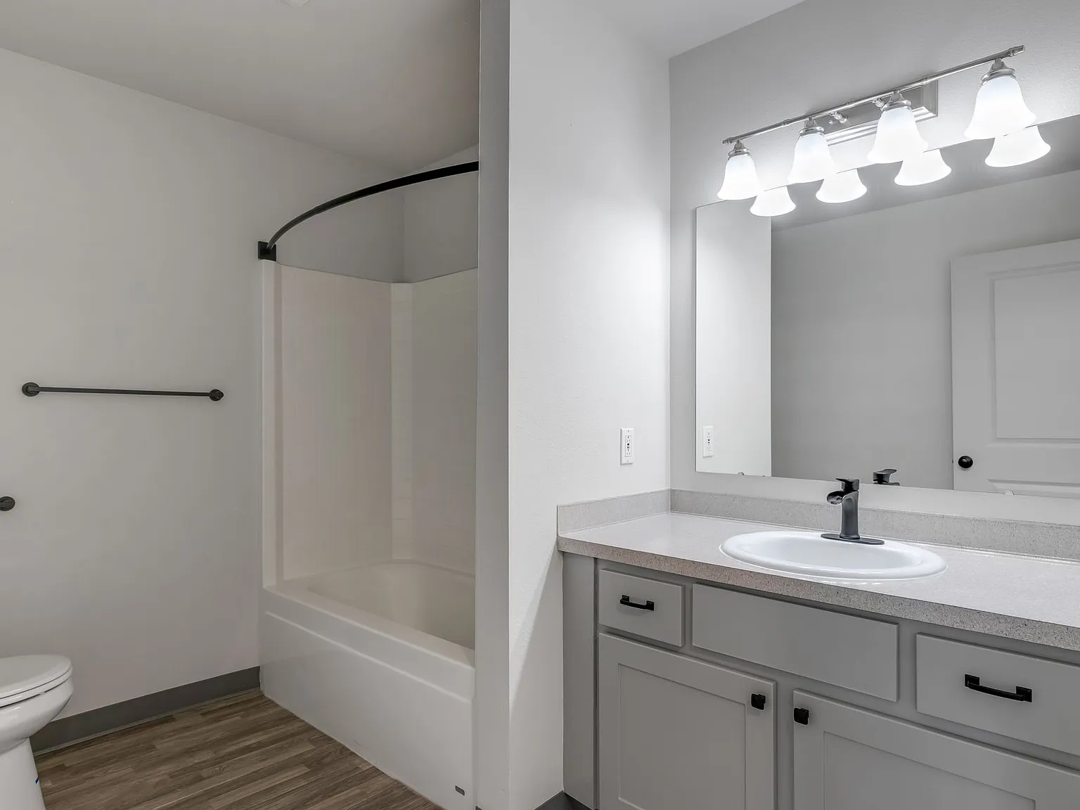 Violet Meadows Apartments — Photo 3