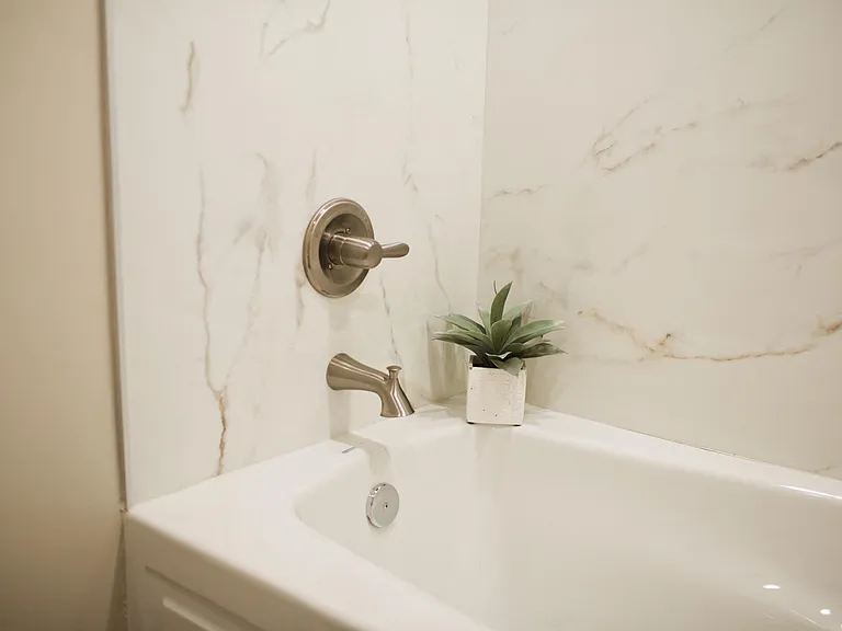 Bath tub with marble tile