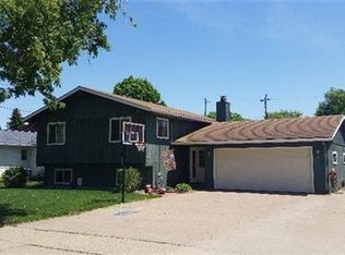 1350 Hiawatha Ln, Camanche, IA