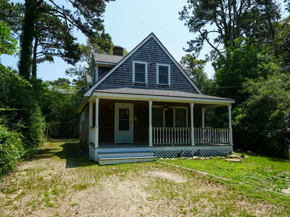 46 Towanticut Ave, Oak Bluffs, MA 02557