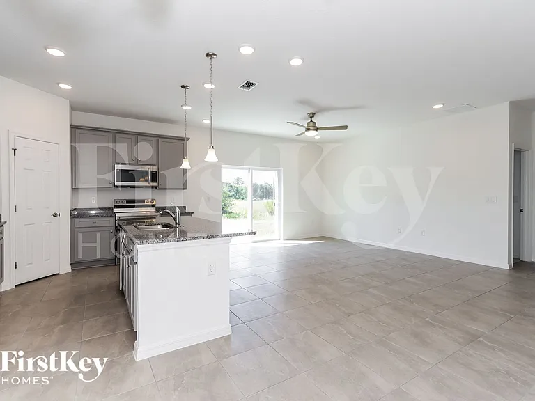 340 Corbel Ln — Photo 5