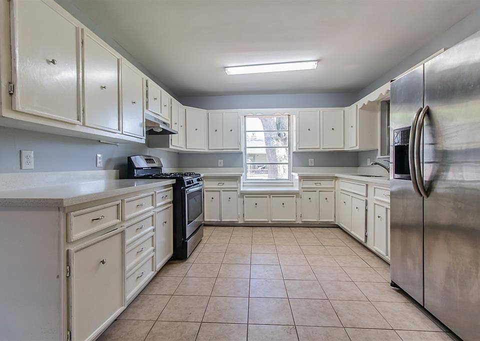1st image of 2018 Kingsdale Dr