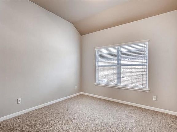 5th image of 18724 Leigh Ln