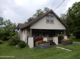 5 Russell Ct, Troy, NY 12182