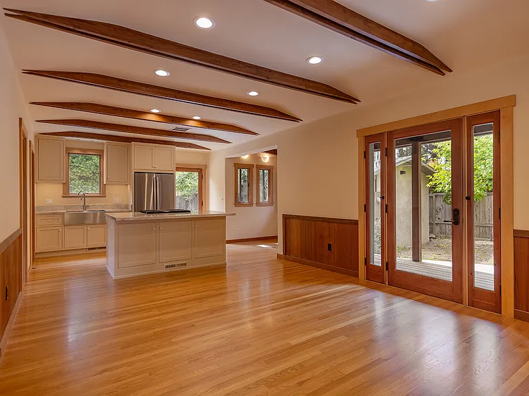 136 S Poli St — Photo 13