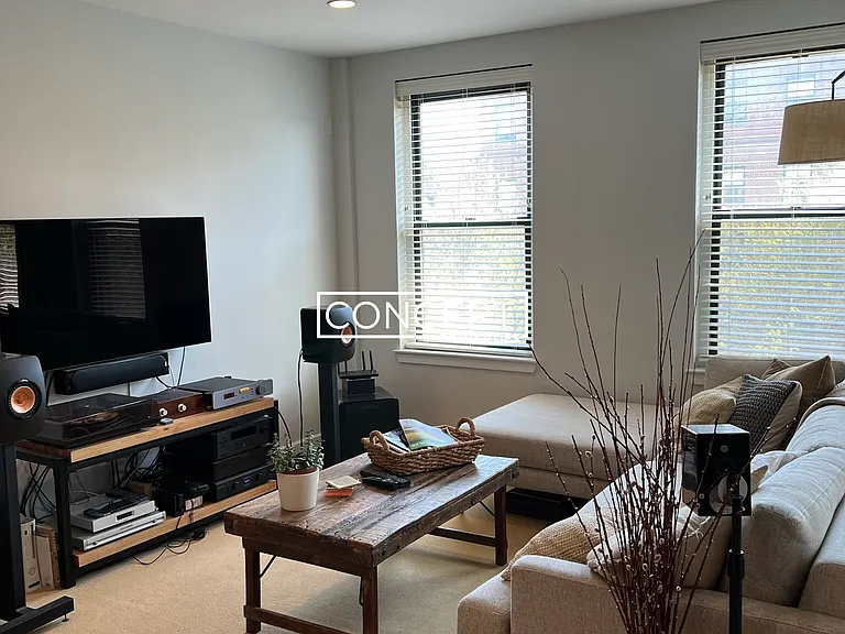 1661 Washington St #302 — Photo 3