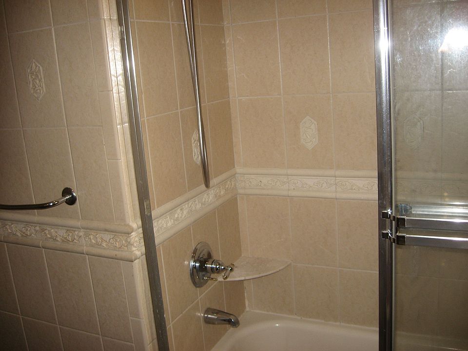 2nd image of 28 Lorraine Blvd