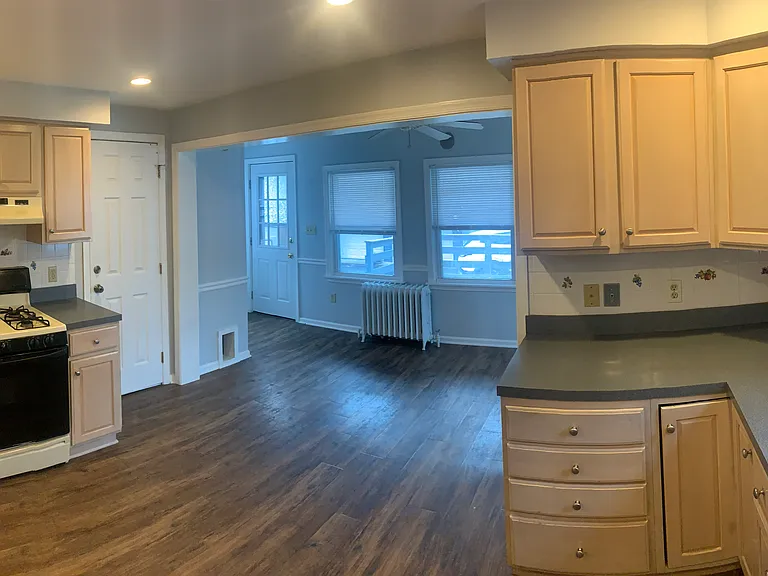 328 E King Street — Photo 21