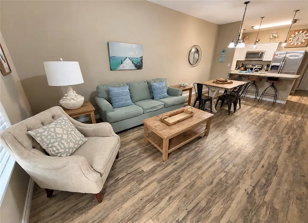 2 bed, 3.0 bath, 1168 sqft, $3,000 — Photo 2