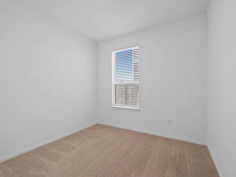 25849 Hedgerow Dr — Photo 12