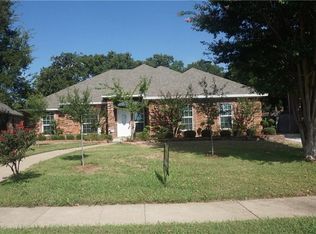 7332 Holiday Ln, North Richland Hills, TX 76182