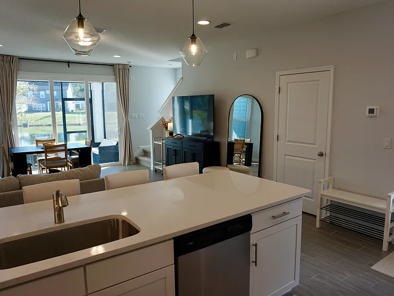 250 Brandon Lakes Dr — Photo 7