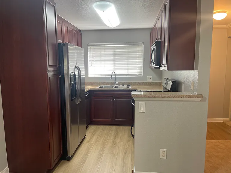 21520 Burbank Blvd #200 — Photo 3