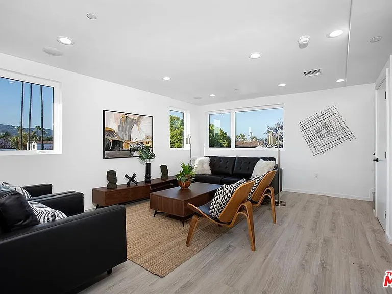 945 N Oxford Ave #2 — Photo 3