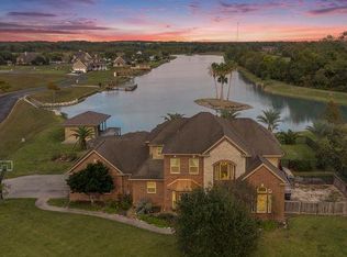 303 Lago Cir, Santa Fe, TX 77510