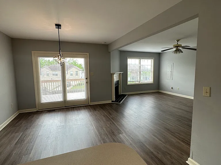 529-531 Big Bear Ln — Photo 3