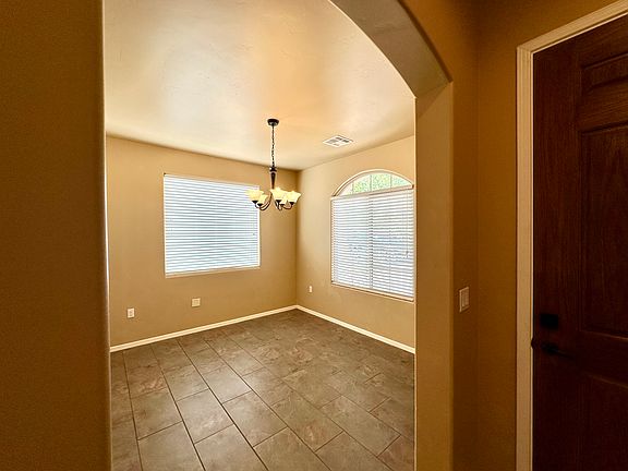 4th image of 3672 Sienna Ave